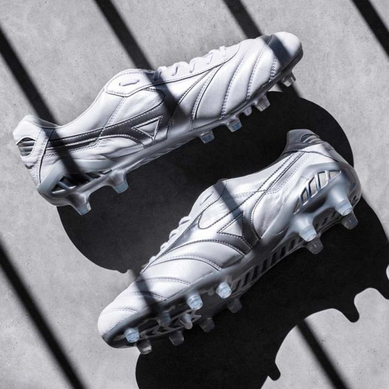 Giày bóng đá Mizuno Morelia DNA “White/ Galaxy Silver”